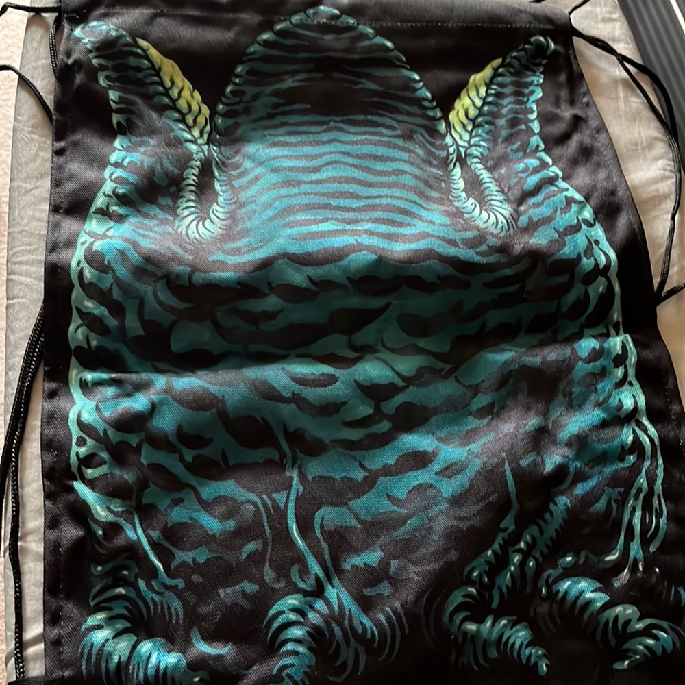 Alien reversible cinch bag from loot fright